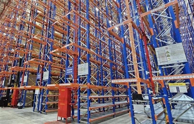 Szelektív vs VNA Racking: melyiket válassza?